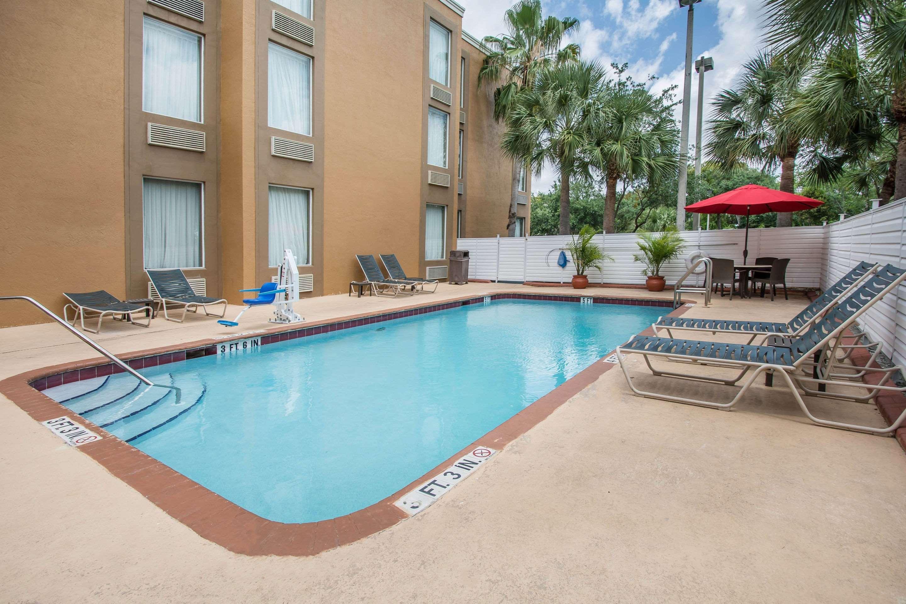 Comfort Inn & Suites Fort Lauderdale West Turnpike Lauderdale Lakes Екстер'єр фото