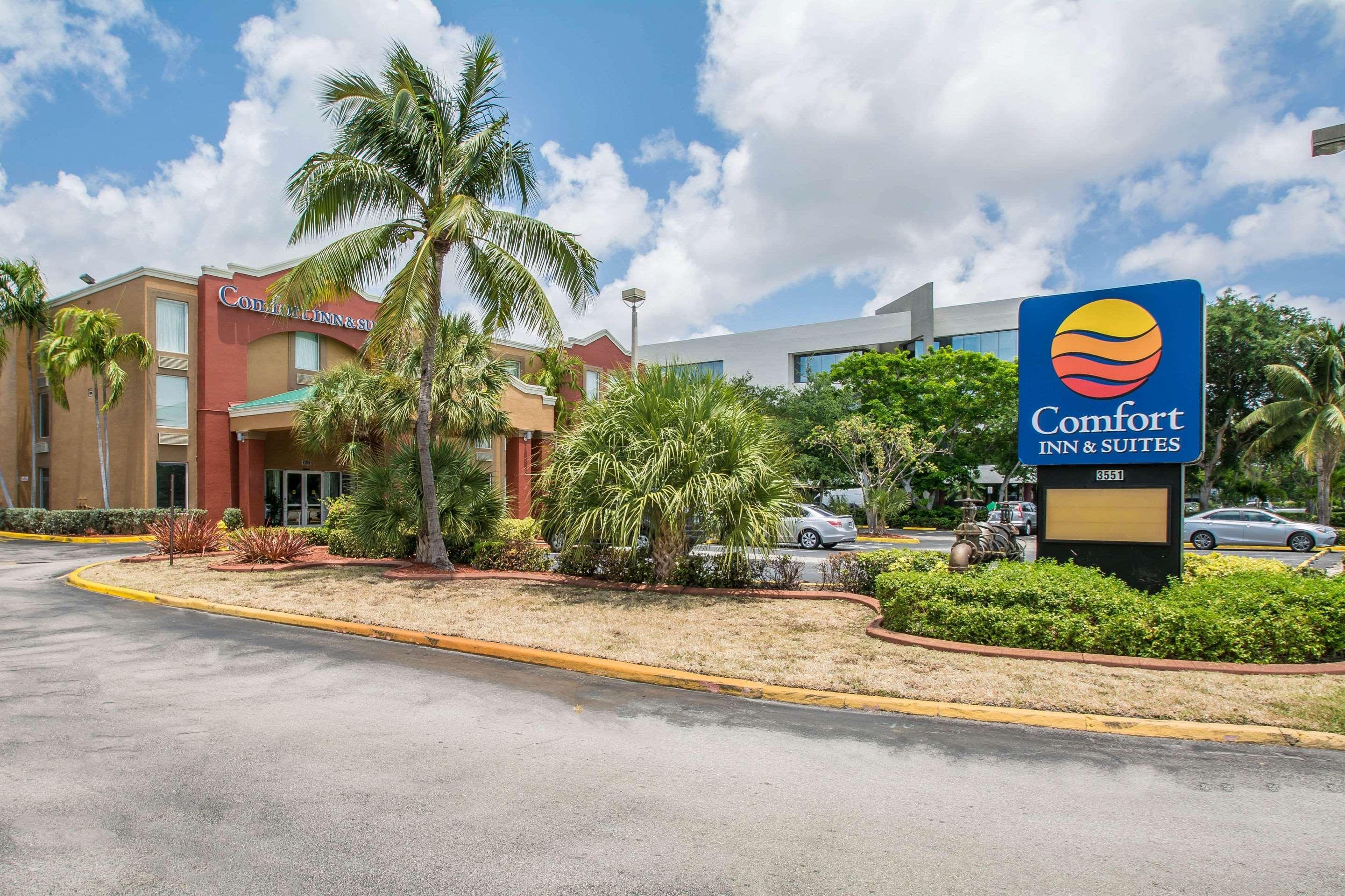 Comfort Inn & Suites Fort Lauderdale West Turnpike Lauderdale Lakes Екстер'єр фото