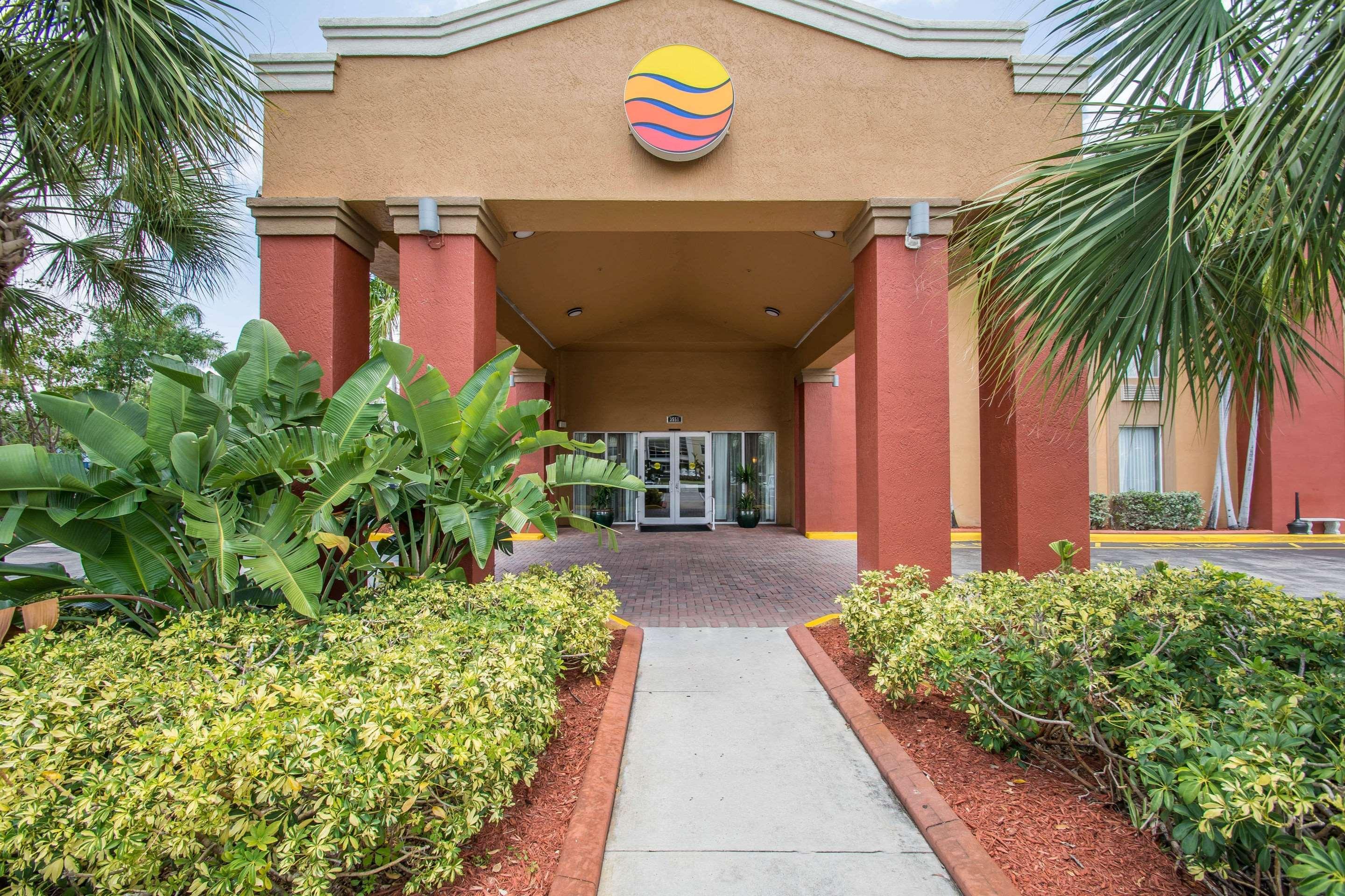 Comfort Inn & Suites Fort Lauderdale West Turnpike Lauderdale Lakes Екстер'єр фото