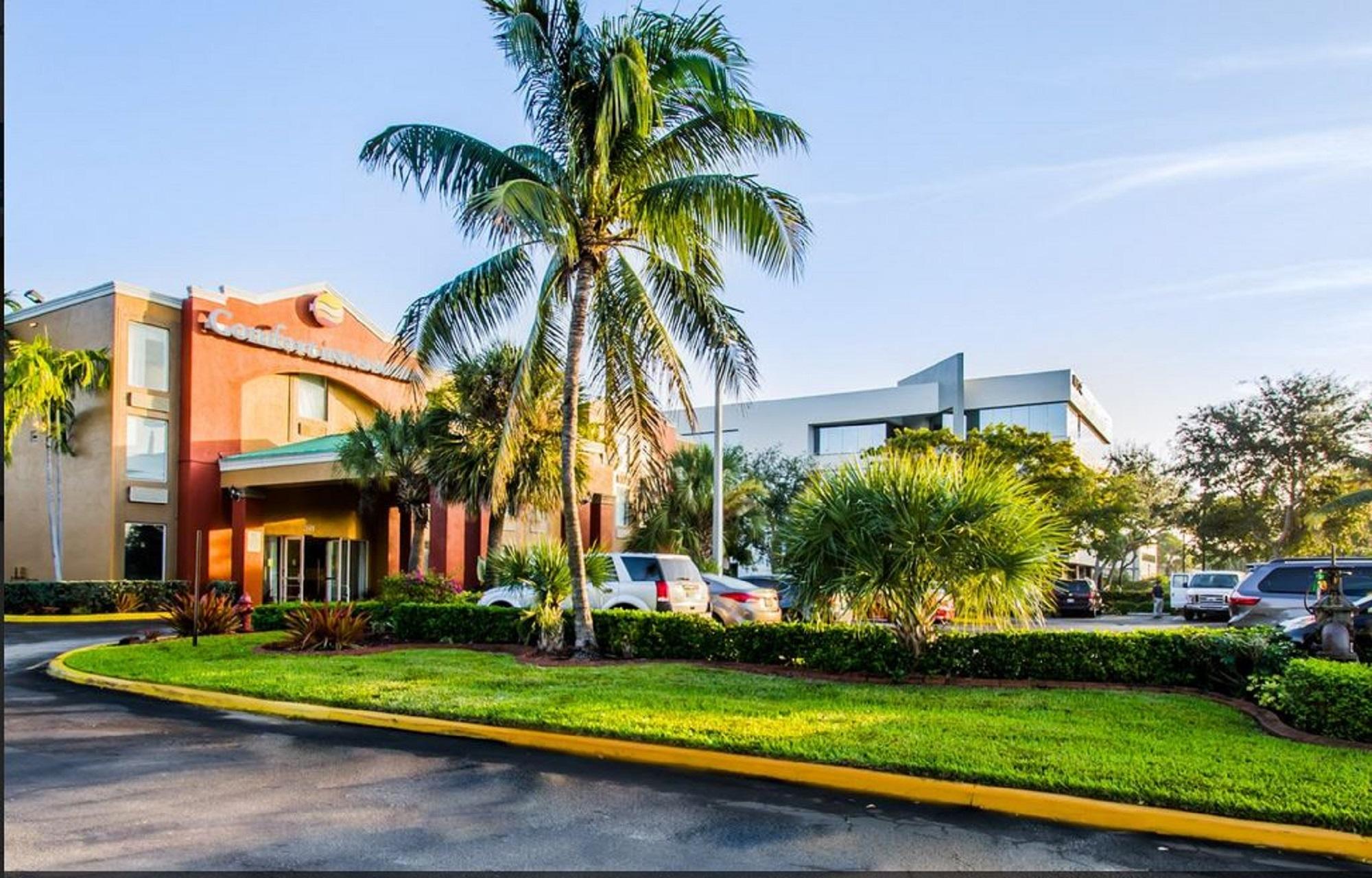 Comfort Inn & Suites Fort Lauderdale West Turnpike Lauderdale Lakes Екстер'єр фото