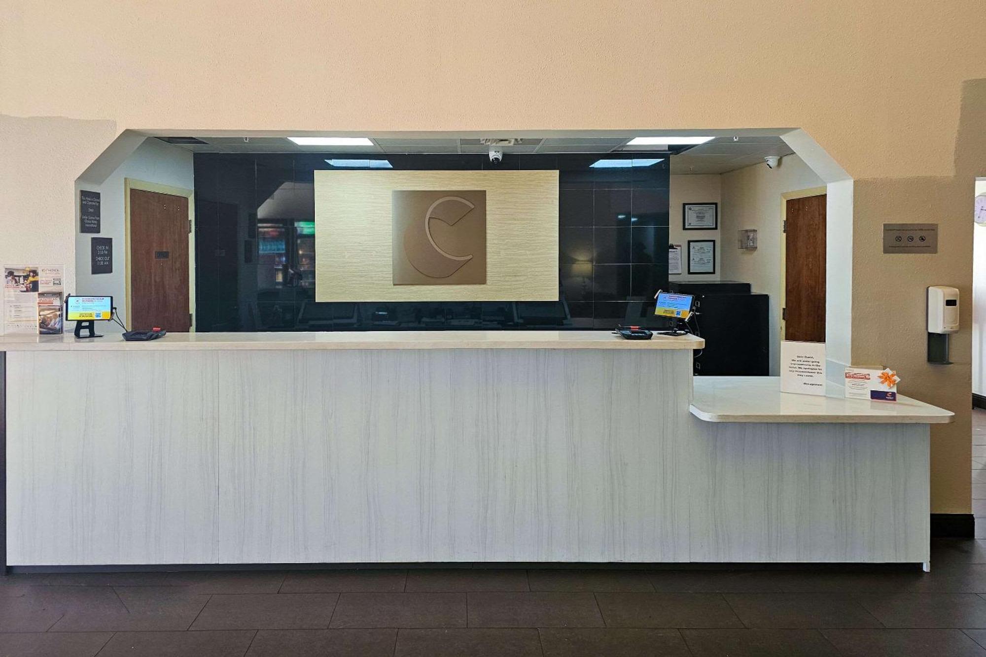 Comfort Inn & Suites Fort Lauderdale West Turnpike Lauderdale Lakes Екстер'єр фото